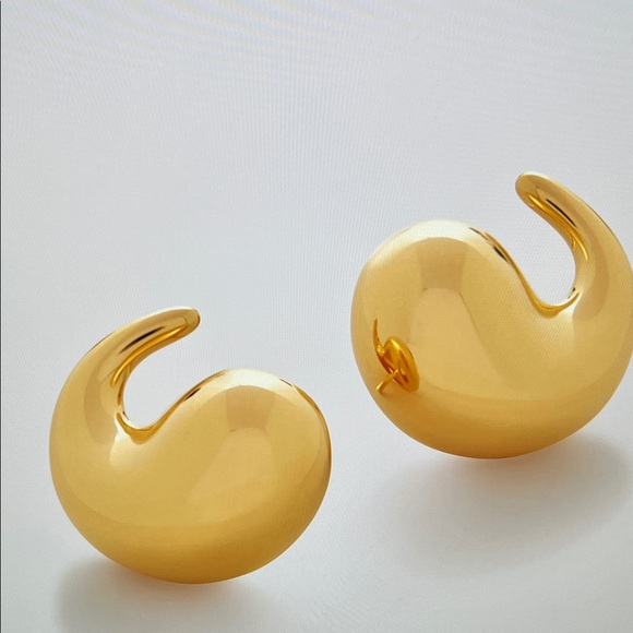 Monica Vinader Gold Nura Earrings - Picture 5 of 7
